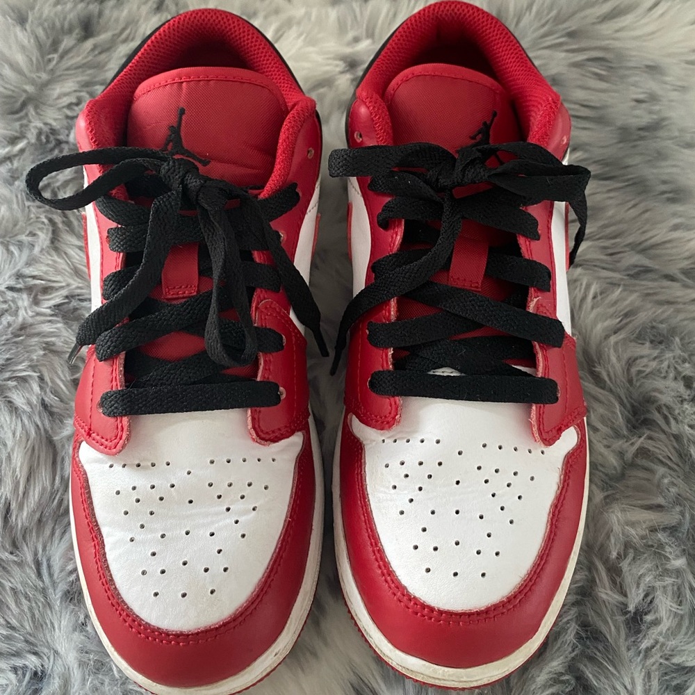 Nike AIR JORDAN 1 Low GS Reverse Black Toe, size 5.5Y